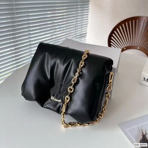 10Anew designer bag New Winter Fashion Bread Bag Metal Short Chain Shoulder Bag Design Bag Shape Shoulder Messenger Bag Leather Small Gold Chain Item number 40p141