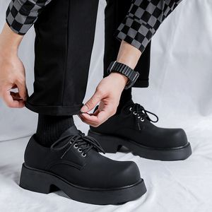 Botas de couro estilo coreano, moda casual, bico quadrado, preto, punk, gótico, para uso ao ar livre, motocicleta, para meninos, sapatos de festa