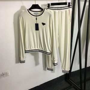 القمصان pullover fashion tracksuits متماسكة قمم السراويل كلاسيكية شارة المصمم tracksuit 2 ألوان السيدات الرياضة.