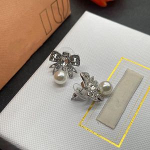 Toptan M IU Küpe Rhinestone Yay Kadın Tatlı Ünlü Üç Boyutlu İnci Saplama Küpe Prenses Küpe