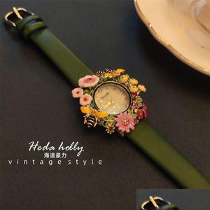 Womens Watches Women s Designer äkta läderband Flower Bee Diamond Luxury High Quality Retro Quartz Gift 230506 Drop Delivery DHS98