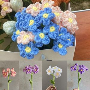 Dekorativa blommor konstgjorda blå glömma-me-inte virkning bukett hand stickad blomma mjölk bomullsfestival hantverk gåva heminredning