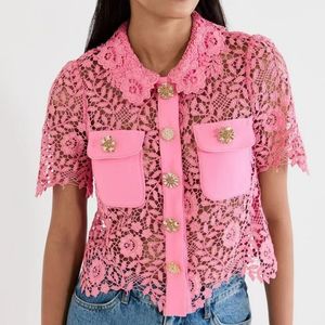 Damen-Strick-T-Shirts für Frühling/Sommer, schwere Arbeit, Knopfdekoration, rosa Spitze, hohles Oberteil, Strickjacke/gleicher Rock mit hoher Taille, 230912