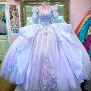 Lavendel sexig v-ringning quinceanera klänning söt 15 2024 off axel applique spetsblomma tull vestidos de 15 anos bollklänning