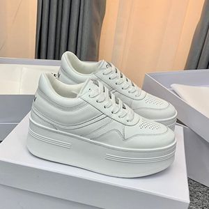 Designer block sneakers kvinnor senior små vita skor kil yttersula kalvskinn designer populära casual skor vandringsplattform skor zapatos de mujer