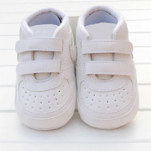 Babyskor 0-18 Months Kids Girls Boys Toddler First Walkers Anti-Slip Soft Soled Bebe Moccasins Spädbarn Crib Footwear Sneakers216d
