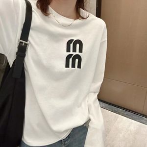 Camiseta feminina com letras bordadas, manga comprida, camiseta, moda primavera, versátil, sexy, fina