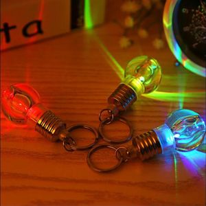 Sxi 50pcs lot yenilik beyaz led ampul aydınlatma mini hediye akrilik renk değiştirme anahtarlık gecesi lambası2794