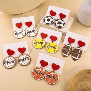 Round Heart Softball Baseball Basketball Wood Dingle Sportiga örhängen för Mother Day Gift Wholesale Mom Wood Jewlelry