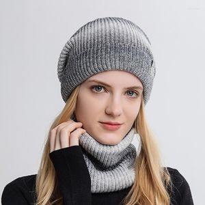 Berets mulheres gorros de pelúcia cachecol conjunto gradiente chapéu de malha para feminino lã quente neve esqui boné ao ar livre inverno à prova de vento crânios