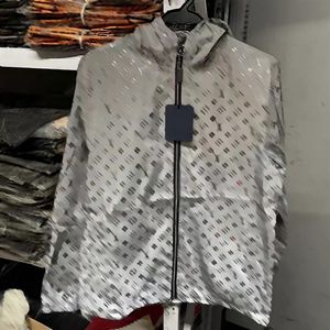 Męska kurtka z kapturem Autumn Winter Style For Men Women Windbreaker Płaszcz Długie rękawy moda szczupłe kurtki z zamkami liter p323s