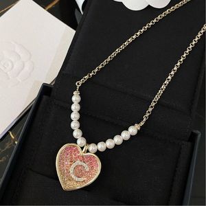 Pearl Necklace Women Letter Diamond Pendant Designer Pärled Lady Choker New Party Wedding Present Brand Pearl Necklace 18K Gold Plated High Sense SMYELLTY O09J#