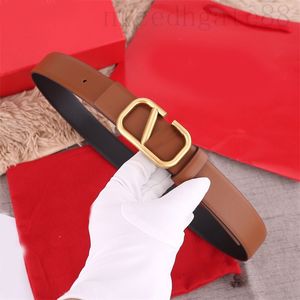 Red Woman Belt Luxury Belt för man designer Thin Letter Classic Stylish Jeans Family Silver Color Mini V Buckle Leisure Business Designer Belt Stylish Modern GA07