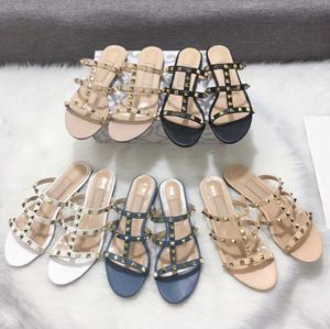 Desinger Sandals 럭셔리 여성 플랫 슬리퍼 리버 리벳 Peep-Toe Valen Espadrilles 신발 검은 샌들 캐주얼 평평한 가죽 슬리퍼 플립 플립 플립 플립 플립 플립 플립 35-44