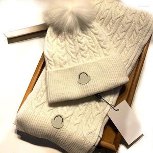 Hüte Schals Sets Mode Wolle Trend Hut Schal Set Top Luxus Sacoche Männer und Frauen Mode Designer Schal Kaschmir Schals Handschuhe geeignet