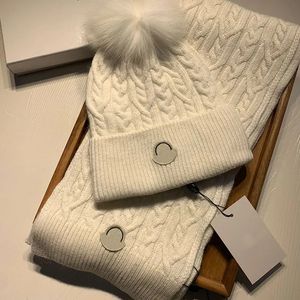 Moda lana tendenza cappelli sciarpa set cappelli sacoche di lusso uomo e donna moda designer scialle sciarpe in cashmere guanti adatti per l'inverno