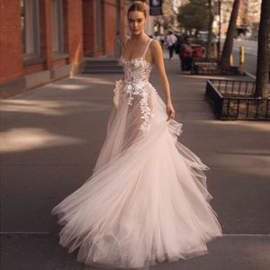 Berta Spitze Brautkleider Plissee Brautkleider Applizierte Spaghettiträger Ausschnitt A-Linie Tüll Strand Vestido De Novia