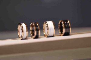 2023 V Goldmaterial Luxusqualität Charme Punk Band Frühling Ring in 18k Roségold Schwarz Weiß Farbschachtel haben Stampbox PS4483A