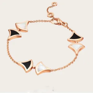 Luxury Women Rose Gold Bracelet Black Agate White Fritillaria Fan Style Circle Letter Design Jewelry Bracelet Designer Charm Fashion Elegant Gorgeous Dazzling