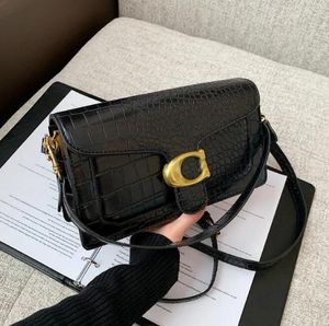 Designer kvinnors väska ny mode liten fyrkantig väska crossbody väska handväska färg svart/vit/röd/grön/gul/brun A00860