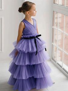 Abiti da ragazza Viola scollo a V in tulle a strati abito a fiori gonfi per la cerimonia nuziale Principessa per bambini Spettacolo Party senza maniche Abiti da prima comunione