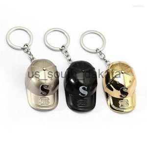 Nyckelringar Keychains Game PUBG Keychain Pendant Metal 2 Färg Key Ring Chain Holder Baseball Cap Llavero Souvenir Chaveiro för män Sleutelhanger X0914