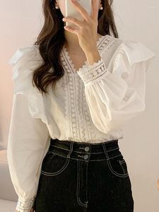 Kvinnors blusar vintage vita skjortor kvinnor koreanska mode spets lapptäcke ruffles blus kvinnlig höst fransk elegant avslappnad puffhylsa
