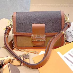 dauphine plånböcker axelväskor tote m45958 m45959 kvinnor man lyxig designer metall lås äkta läder mode crossbody hobo cross body clutch klaff handväska