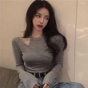 女性用Tシャツレトロファッションオフショルダー長袖Tシャツ女性スリムショートベースシャツ個々のトップ2023秋モデル