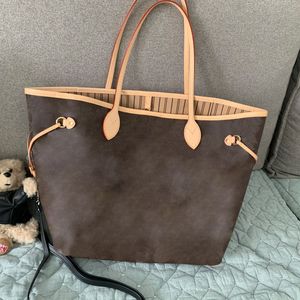 Tote Çanta Büyük Kadın Lüks Omuz Çantaları Retro Nefes Alabası Zarif Vintage Hediye Moda Satchel Portable