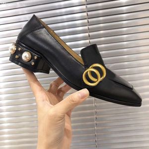 Klasik Elbise Ayakkabı Tasarımcı Ayakkabı Deri Perçin Kalın Topuk Yüksek Topuklu% 100 Cowhide Metal Düğmesi Kadınlar İnci Yüksek Topraklı Tekne Ayakkabı Büyük Boyut 35-41-42 US3.5-US11 Kutu ile