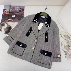 女性のデザイナースーツブレザージャケットコート服春秋にリリースされたレトロカラーコントラストトップM131