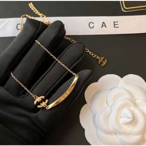 MARKA Naszyjniki łokciowe Letter Wiselant Projektowane łańcuchy dla kobiet długi łańcuch 18 -karatowy Złoty Naszyjnik Modna Biżuter Wykwintny Shangpinhat
