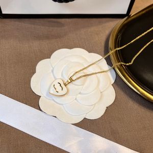 Brand Letter Pendant Heart Designed for Women Long Chain Gold Plated Necklace Designer Jewelry Exquisite Accessories Couple Gifts Without 2024 365