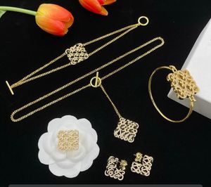 Nova Moda Anagrama pingente OT fivela colar pulseira simétrica mulheres retro brincos de latão 18K banhado a ouro orelha garanhão hoop senhoras broche Designer Jóias 120