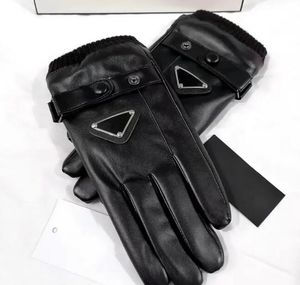 Pard Glove Luxury Windproof Warm Top Quality Sport Pu Leather Gloves Päls Inuti Märke Mittens Fem fingrar Halvfingrar Svart med tagg Partihandel