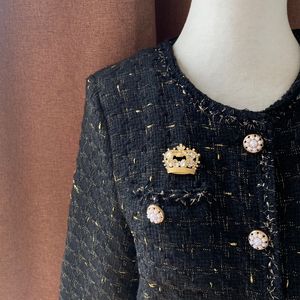 Kadın Tasarımcı Mücevher Marka Mektubu Broşlar Altın Kaplama Sier Kaçırılmış Kakma Crystal Pearl Bakır Takı Broş Cazibesi İnci Pin Evlen