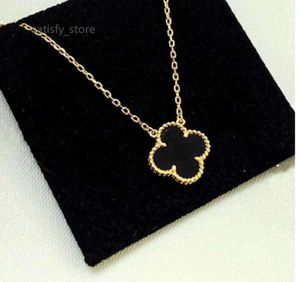 2023 van clover necklace Fashion Flowers Four-leaf Clover Cleef Womens Luxury Designer Necklaces Jewelry