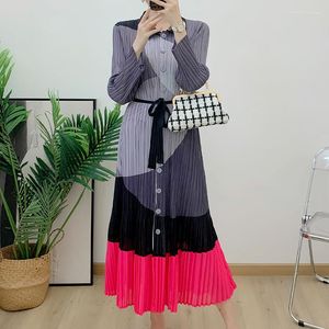 Casual Dresses Printed Dress Women's 2023 Autumn Pleated Style Age Reduction Thin A-line Skirt High-end Sense Niche Resort