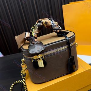 Luxury Vanity Underarm Package Designer Shoulder Bags Exquisite Handbags Toiletry Pouch Cattlehide Socialite Handbags Personalized Cross Body Novelty Totes