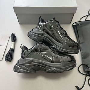 Son Tasarımcı Mens Triple S Spor Sneaker Parlak Deri Deriz Paris 17fw Retro Trainers Lüks Kadın Platformu Baba Ayakkabıları Kutu No479