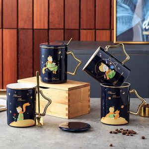 Muggar Luxury Ceramic Gold Star Handle the Little Prince Mug with Lock och Spoon Creative Coffee Cup Drinkware Elegant Gift till Friends 230914