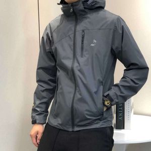 Mens Jacket Designer Hoodie Tech Nylon Waterproof Gore Tex Zipper Jackets 3 i 1 Lätt kappa utomhus utomhus sportklassiker klassisk design 60ess