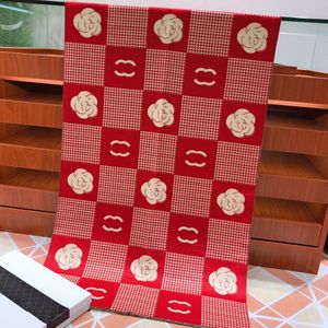 Sciarpe di alta qualità Sciarpa quadrata Pashmina Shaw Wrap Semplice marca Fascia rossa Avvolge Designer donna Inverno Design popolare Moda Regalo Coppia Famiglia