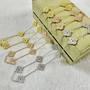 2023 Fashion Luxury Van Clover Necklace Brand Ten Flower Diamond 18k Guldhalsband Högkvalitativ rostfritt stål Designer Nacke SMycken