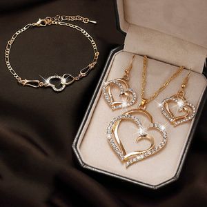 Pendant Necklaces Luxury Simple Big Small Hollow Double Heartshaped Necklace Exquisite Crystal Zircon Chain Womens Wedding Jewelry 230915