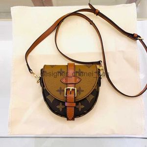 Kadın lüks omuz çantaları çanta bb mini çanta çapraz gövde tasarımcısı çantalar eyer çanta şekil cc kalp torbası omuz çantası zinciri çanta gerçek deri m46643