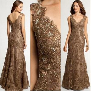 2021 Elegant Mother Off Bride Dresses Mermaid V Neck Brown Lace Appliques Crystal Beaded Formal Wedding Guest Gowns Plus Size Moth244z