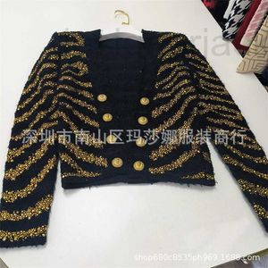 Tvådelad kläddesigner High End Autumn and Winter New Heavy Industry Gold Rivet Sticked Tank Top Wrapped Hip Half kjol Cardigan Coat Fashion Set Dyyi