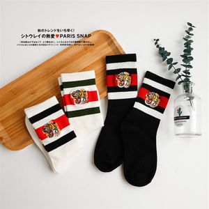 Tiger broderade strumpor tidvatten varumärke mode andas strumpor randig högkvalitativ sock för män kvinnor utomhus atletisk stock256a